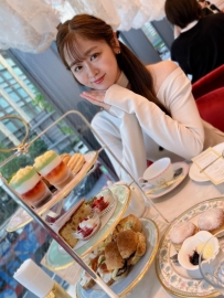 大人の魅力あふれる色気たっぷりの女性。