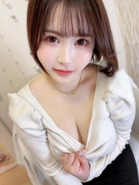 最初にドアを開けた瞬間、ショートヘアで大きな目の可愛い子が現れて
